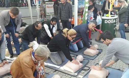 Mersin’de Halk Kalp Masajı Öğreniyor